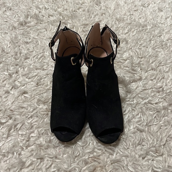 Black Heels - Picture 2 of 4